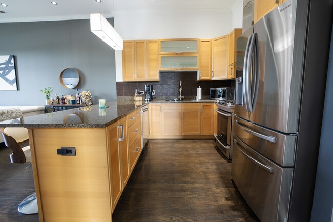 Building Photo - 3954 N Oriole Ave