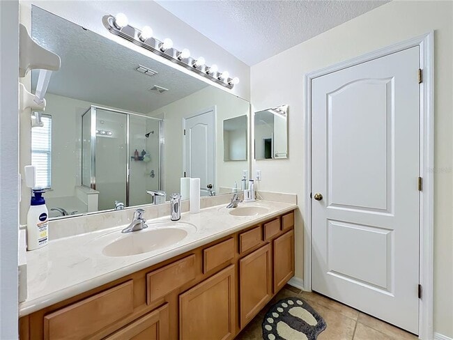 Building Photo - 2826 Oakville Pl