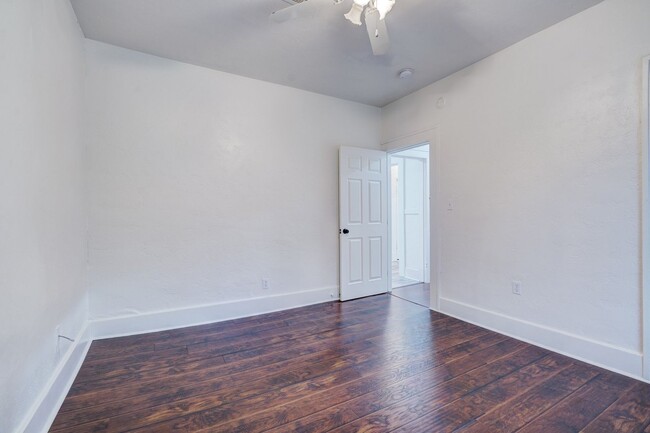 Building Photo - 1328 NE 8th St