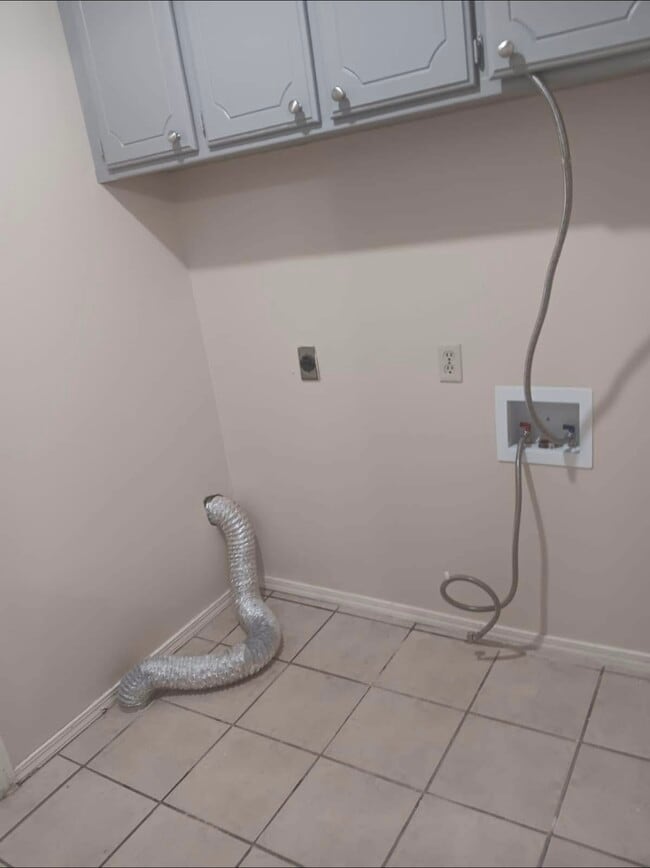 Building Photo - 10789 Kiamichi Dr