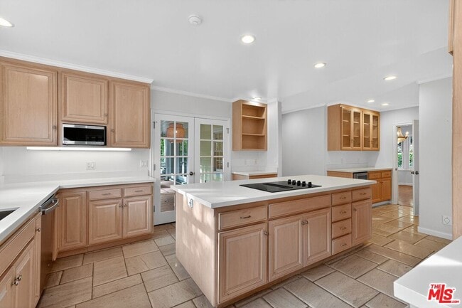 Building Photo - 15 N Ridgewood Rd