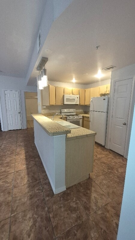 Building Photo - 1990 Erving Cir