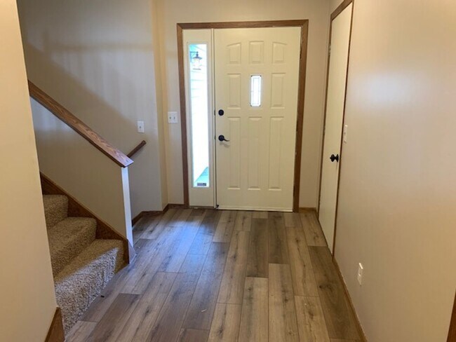 Building Photo - Nice 4 Bedroom 2 Bathroom house in Hudson
