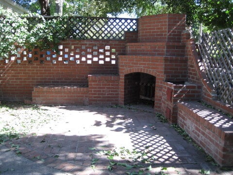Building Photo - Classic Home Near Golf Course