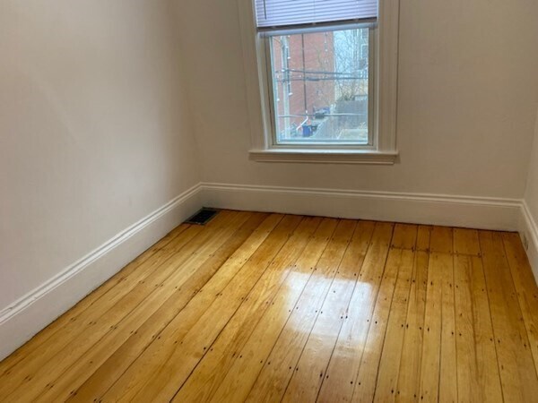 Building Photo - 245 Beacon St