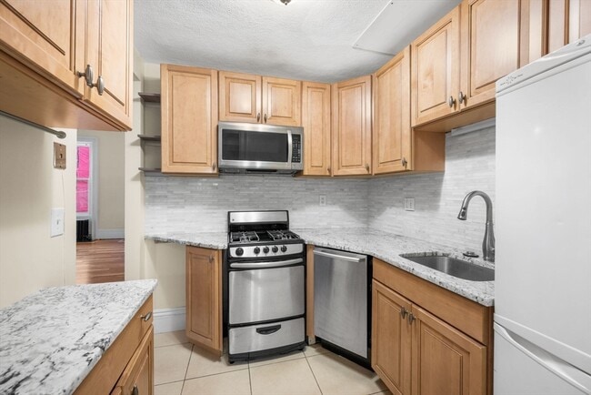 Building Photo - 61 Marlborough St