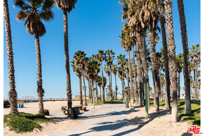 Building Photo - 801 Oceano Dr