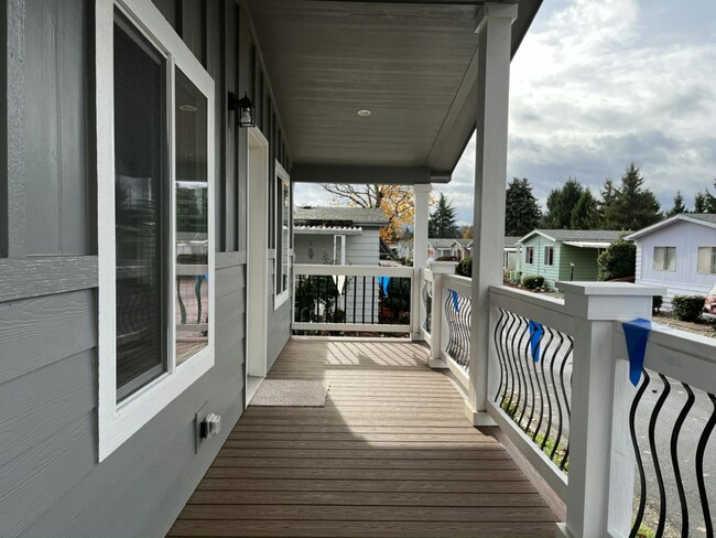 Building Photo - 13640 SE Hwy 212