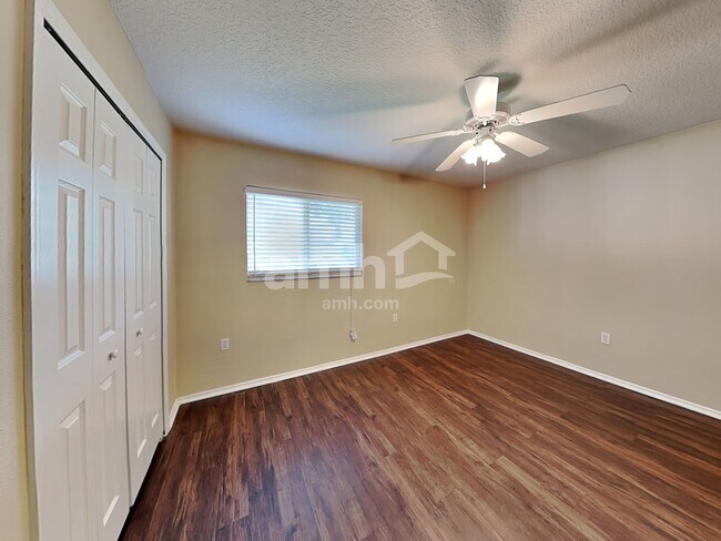 Building Photo - 3502 49th Ave E