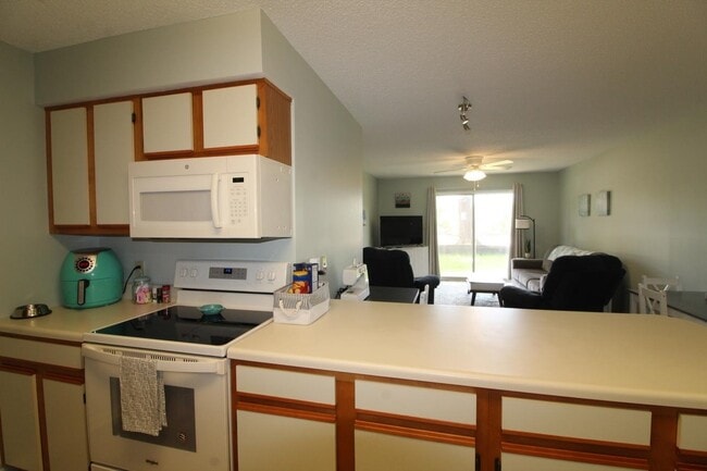 Building Photo - 922 Fairwood Lakes Dr