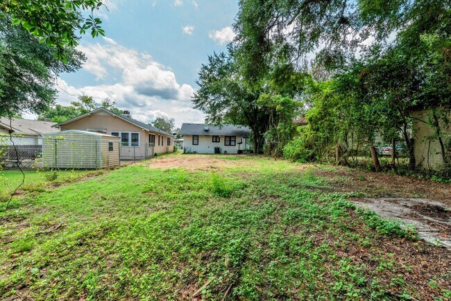 Building Photo - $1500 - 3 bed/1 bath house in Central Aven...