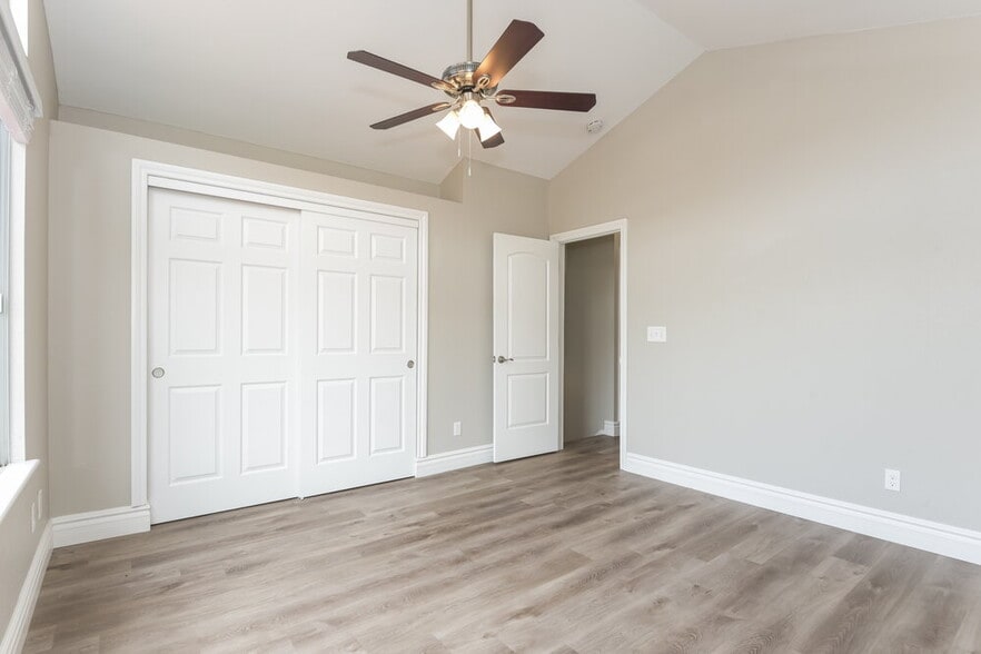 Building Photo - 7647 Halleys Dr