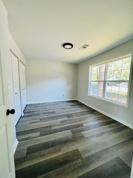 Building Photo - 313 Cabaret Ct