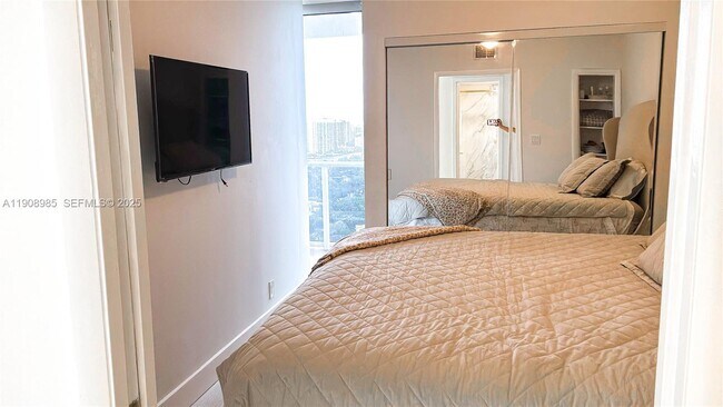 Building Photo - 3140 S Ocean Dr