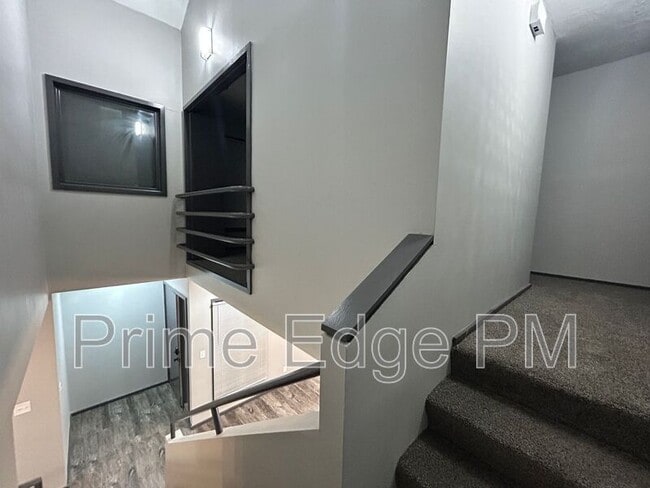 Building Photo - 1841 Ridgehaven Ct