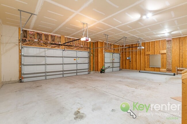 Building Photo - Beautiful 4 Bedroom 3 Bath | Goddard School District