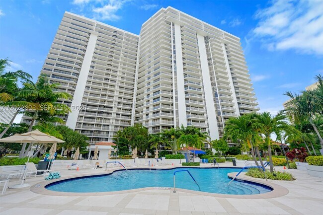 Building Photo - 20281 E Country Club Dr