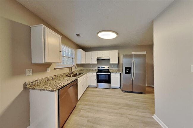 Building Photo - 3703 Majestic Dr SW