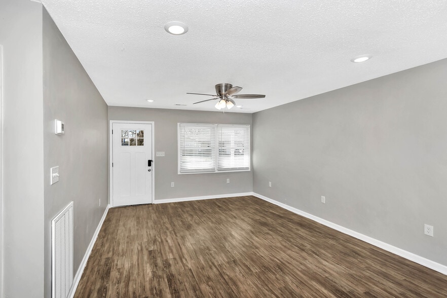 Building Photo - 3903 Telstar Cir SW