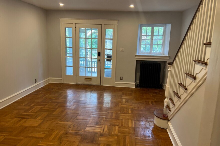 Building Photo - 110 E Roumfort Rd