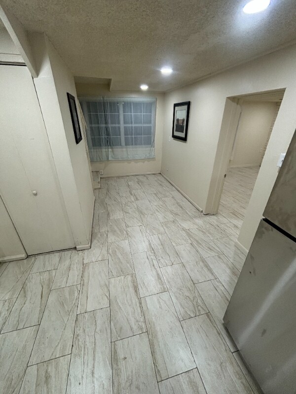 Building Photo - 2545 Lamee Ln