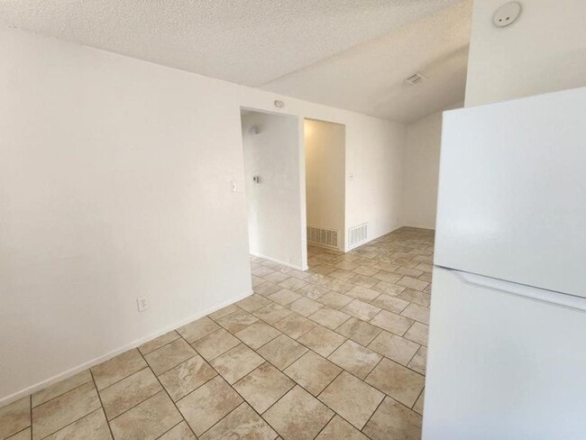 Building Photo - 3408 Lynridge Dr