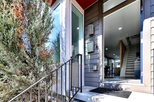 Building Photo - 3607 Charlotte St