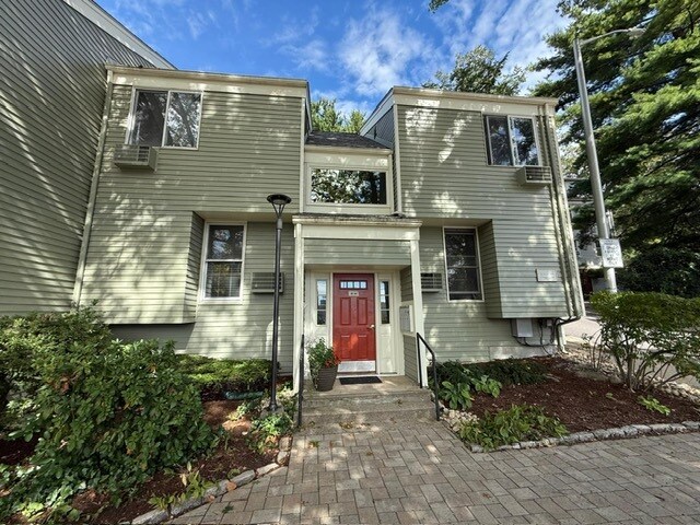 Primary Photo - 274 S Main St