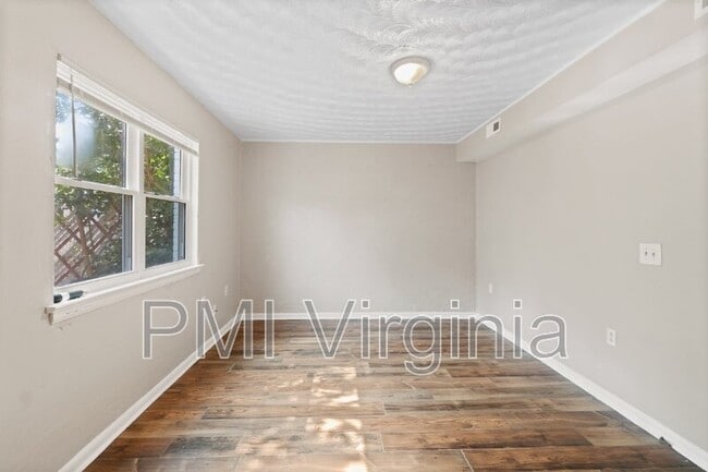 Building Photo - 909 E Liberty St