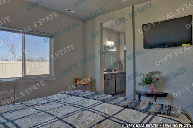 Building Photo - 6240 W Black Butte St