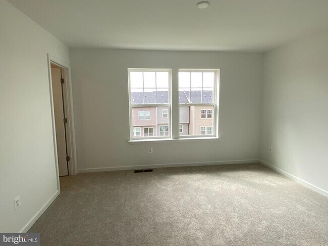 Building Photo - 415 Aragon Dr