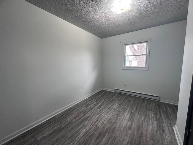 Building Photo - 202-B California-