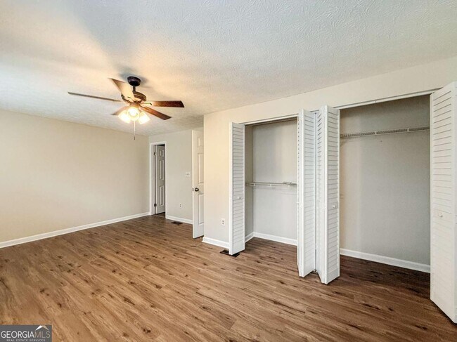 Building Photo - 1884 Shenandoah Valley Ln