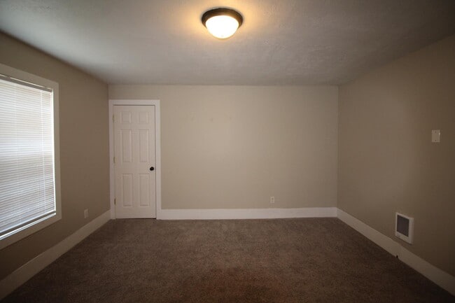 Building Photo - 819 Douglas St NW