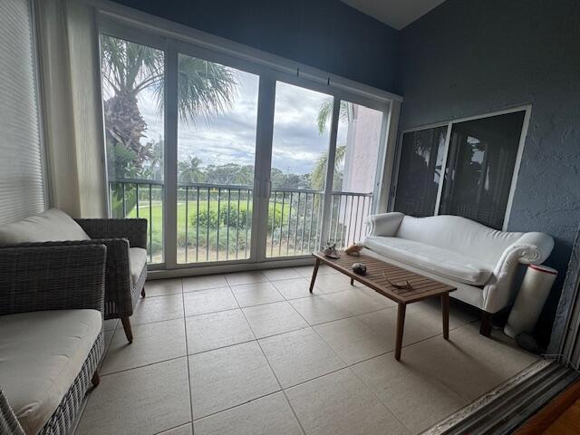 Building Photo - 2604 Fairway Dr N