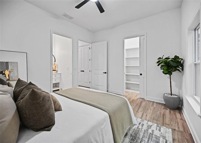 Building Photo - 1273 Pine Ave