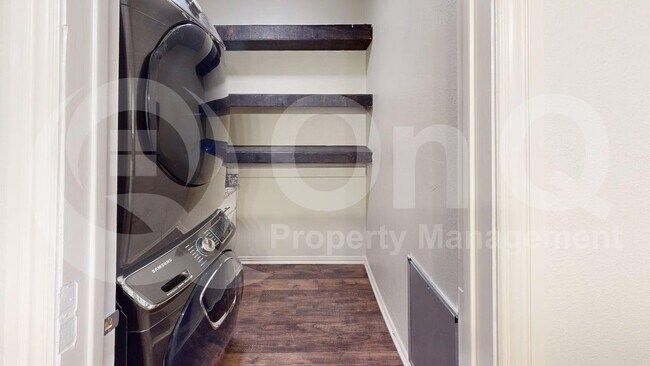 Building Photo - 1524 Hilltop Dr