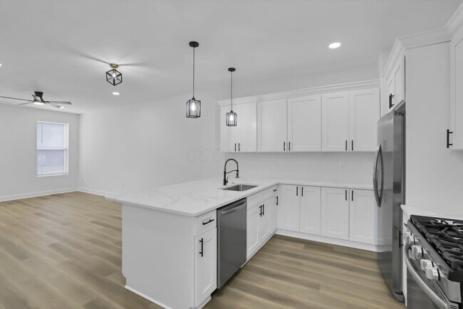 Building Photo - 901 Miller Ave