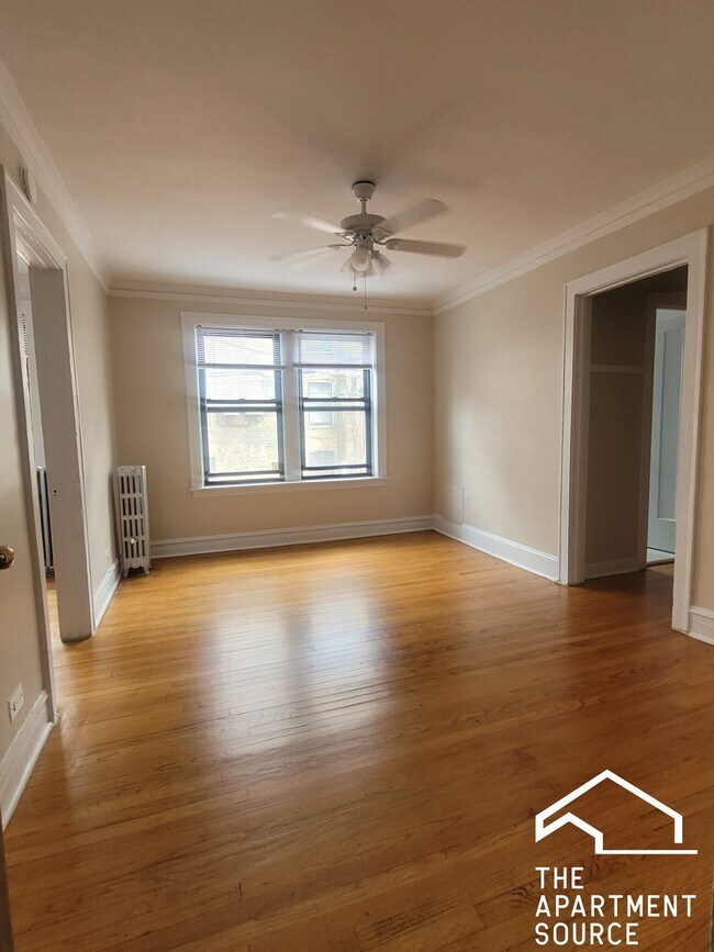 Building Photo - 1717 W North Shore Ave