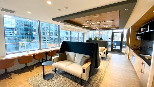 Building Photo - Nexus Condo 1B+1B+1 Den