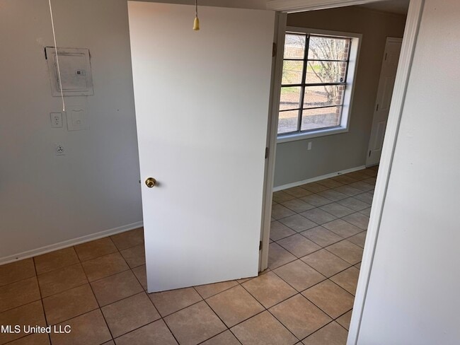 Building Photo - 2220 Ashland Dr