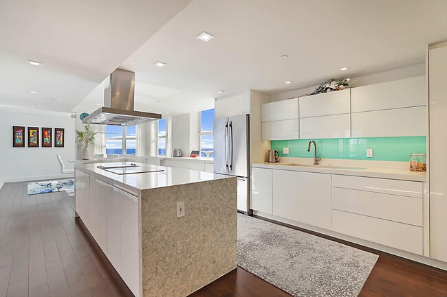 Building Photo - 3407 S Ocean Blvd