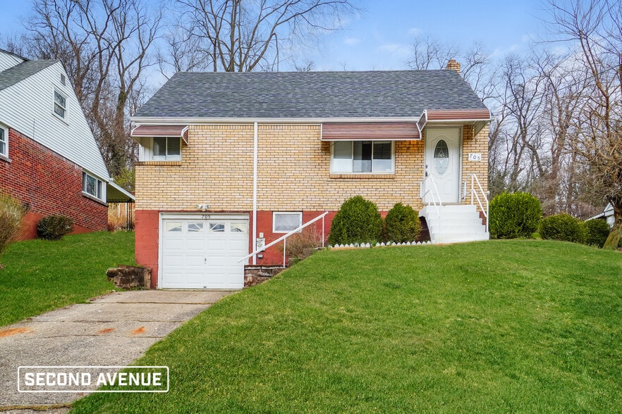 Primary Photo - 705 Churchill Ave