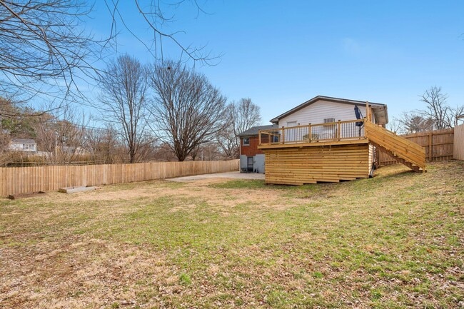 Building Photo - 562 Lone Oak Dr