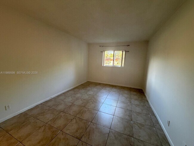 Building Photo - 253 S Cypress Rd