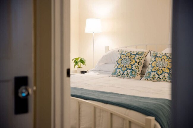 Building Photo - 217 Highland Ave