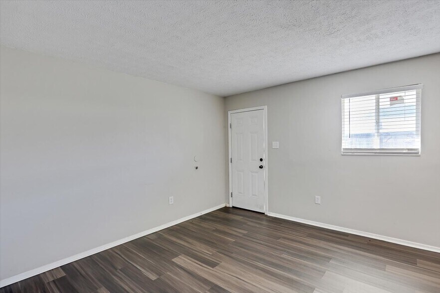 Building Photo - 216 Gunter St