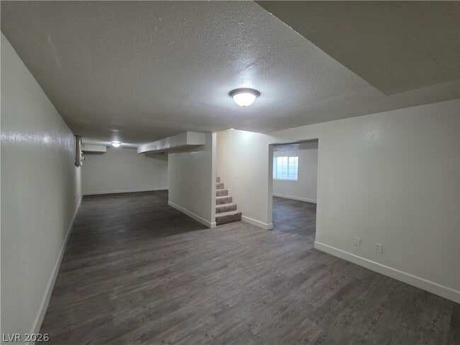 Building Photo - 1590 Mustang Dr