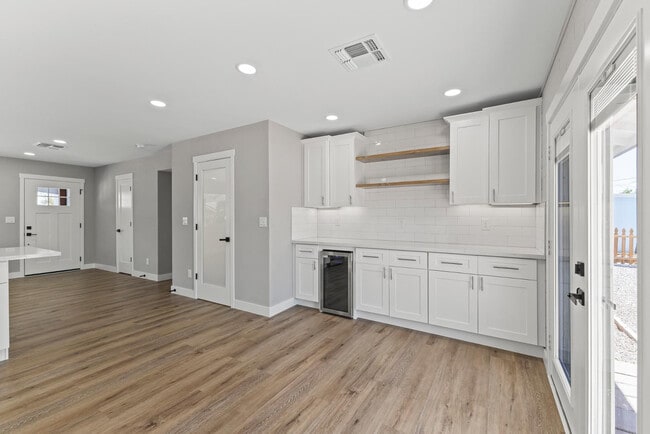 Building Photo - 10423 W Monterosa Dr