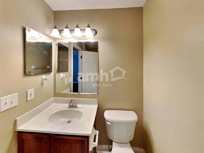 Building Photo - 532 Greenwood Loop